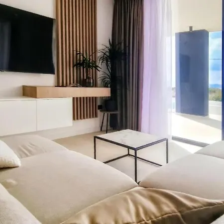 House K Pool, Jacuzzi, Sauna