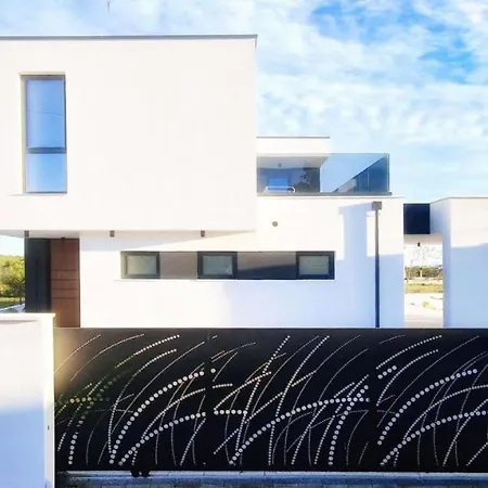 House K Pool, Jacuzzi, Sauna Villa