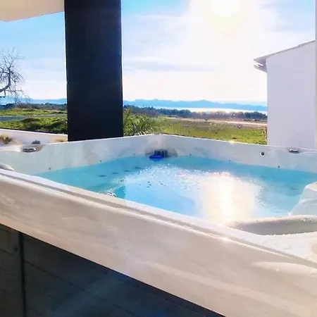 Villa House K Pool, Jacuzzi, Sauna *