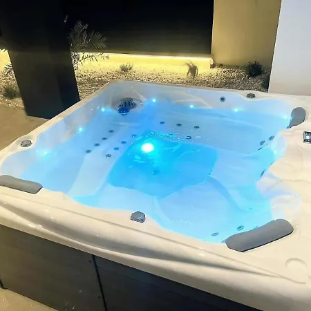 House K Pool, Jacuzzi, Sauna *