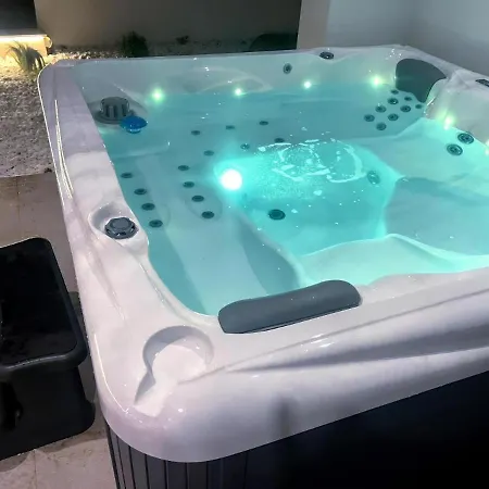 House K Pool, Jacuzzi, Sauna * Kožino