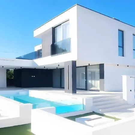House K Pool, Jacuzzi, Sauna *